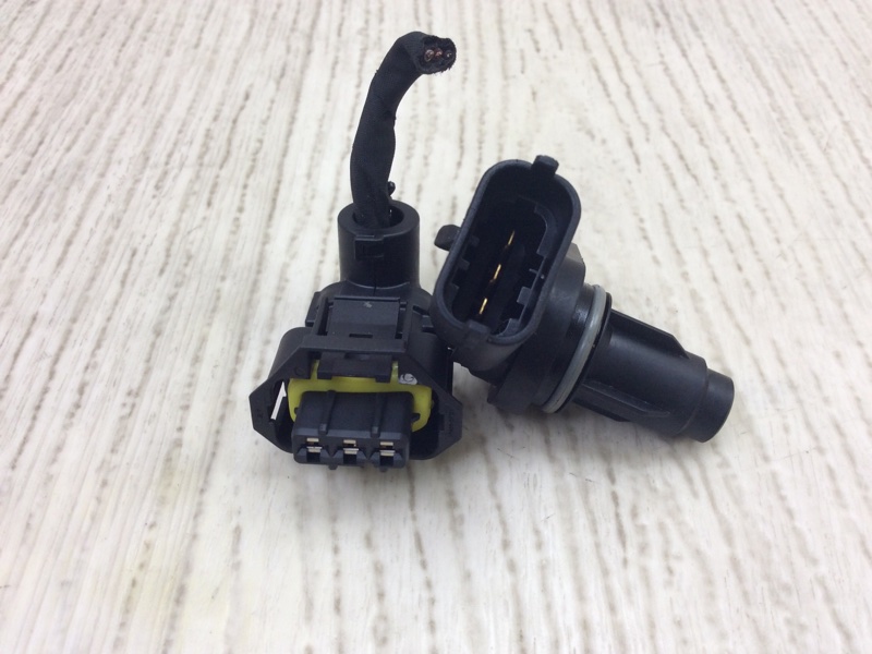 Датчик положения распредвала KIA NIRO 16- 1.6 G4LE Датчик положения распредвала KIA NIRO 16- 1.6 G4LE