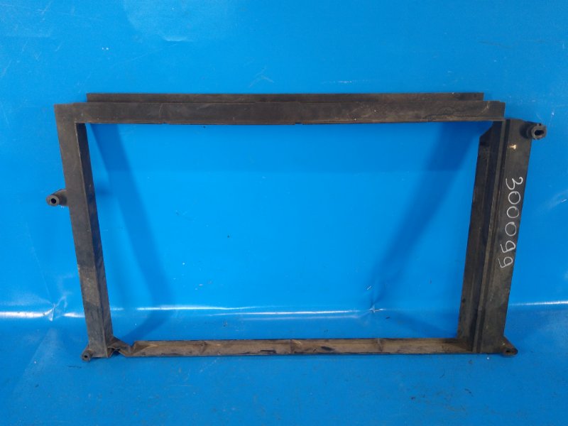 Запчасть рамка радиатора VOLVO XC90 02–16 2008 3.2L 30730523 Б/У Рамка радиатора VOLVO XC90 02–16 2008 3.2L 30730523 Б/У
