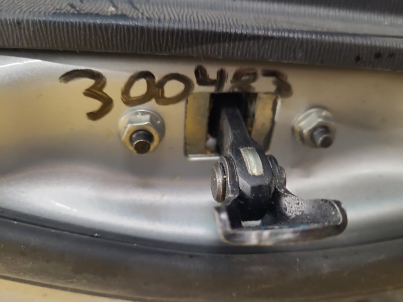 Запчасть ограничитель двери задний правый TOYOTA AVENSIS 08-18 68630-05050 Б/У Ограничитель двери задний правый TOYOTA AVENSIS 08-18 68630-05050 Б/У