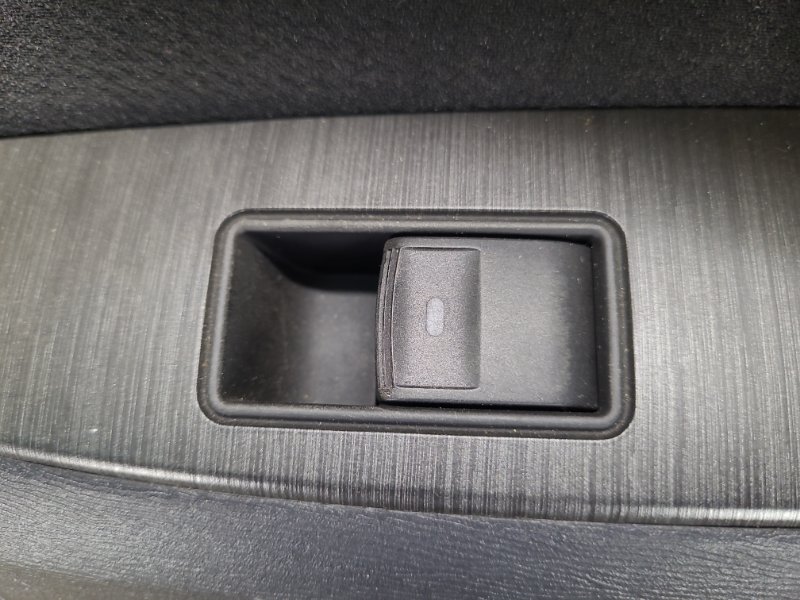 Кнопка стеклоподъемника задняя правая AVENSIS 08-18 Кнопка стеклоподъемника задняя правая AVENSIS 08-18