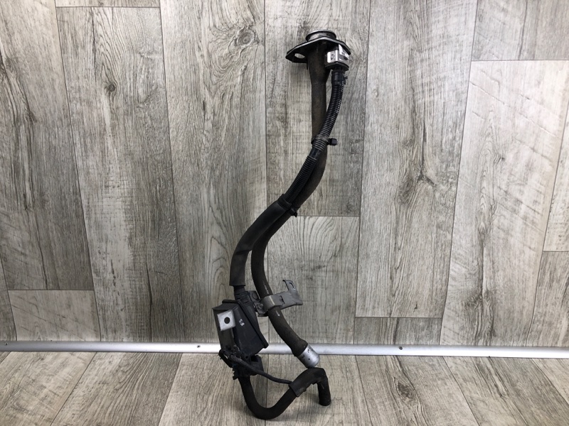 Запчасть горловина топливного бака HYUNDAI SONATA YF 10-14 2013 YF 2.4 G4KK 310304R600 Б/У Горловина топливного бака HYUNDAI SONATA YF 10-14 2013 YF 2.4 G4KK 310304R600 Б/У