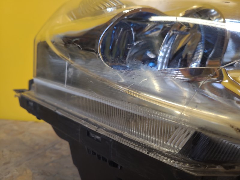Фара правая NISSAN LEAF 10-17 Фара правая NISSAN LEAF 10-17