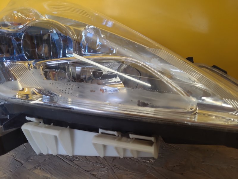 Фара правая LEAF 10-17 Фара правая LEAF 10-17