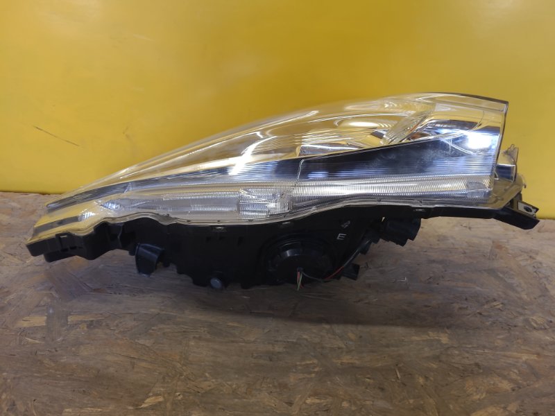 Фара правая LEAF 10-17 Фара правая LEAF 10-17