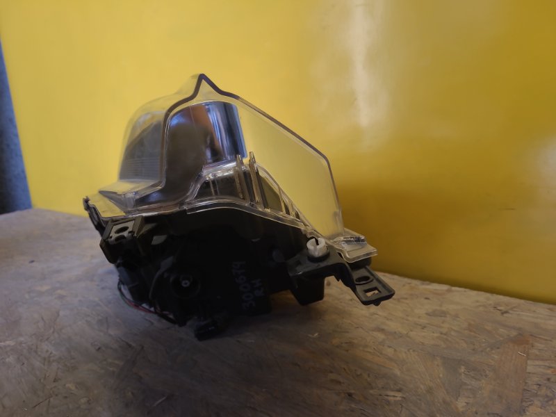 Фара правая LEAF 10-17 Фара правая LEAF 10-17