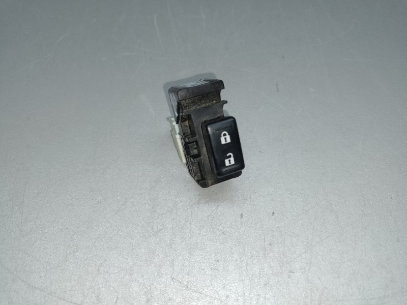 Кнопка центрального замка передняя правая SUBARU IMPREZA 11-17 2012 GJ 2.0 FB20B 83078AJ000 Б/У