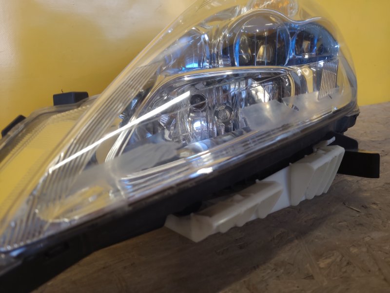 Фара левая NISSAN LEAF 10-17 Фара левая NISSAN LEAF 10-17