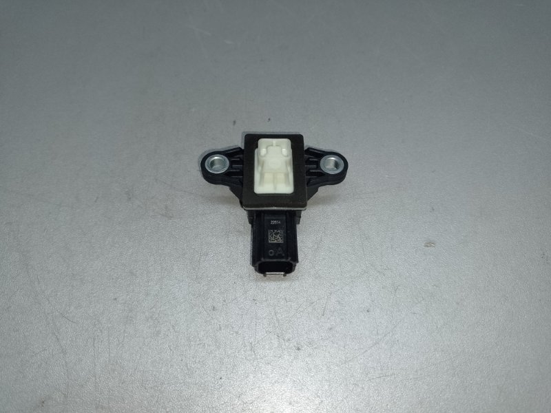 Запчасть датчик удара передний правый MAZDA 6 GJ 12- 2014 2.5 PY-VPS GMC8-57-KC0A Б/У Датчик удара передний правый MAZDA 6 GJ 12- 2014 2.5 PY-VPS GMC8-57-KC0A Б/У