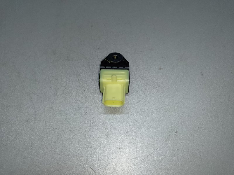 Запчасть датчик удара TOYOTA SIENNA 11-16 2012 3.5 2GR-FE 89831-0T020 Б/У Датчик удара TOYOTA SIENNA 11-16 2012 3.5 2GR-FE 89831-0T020 Б/У