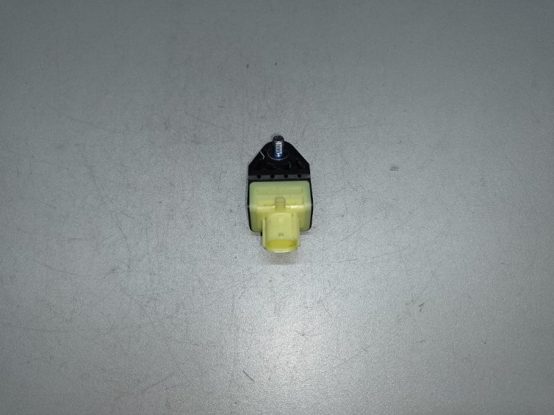 Датчик удара передний правый SUBARU IMPREZA 11-17 2012 GJ 2.0 FB20B 98237FJ010 Б/У