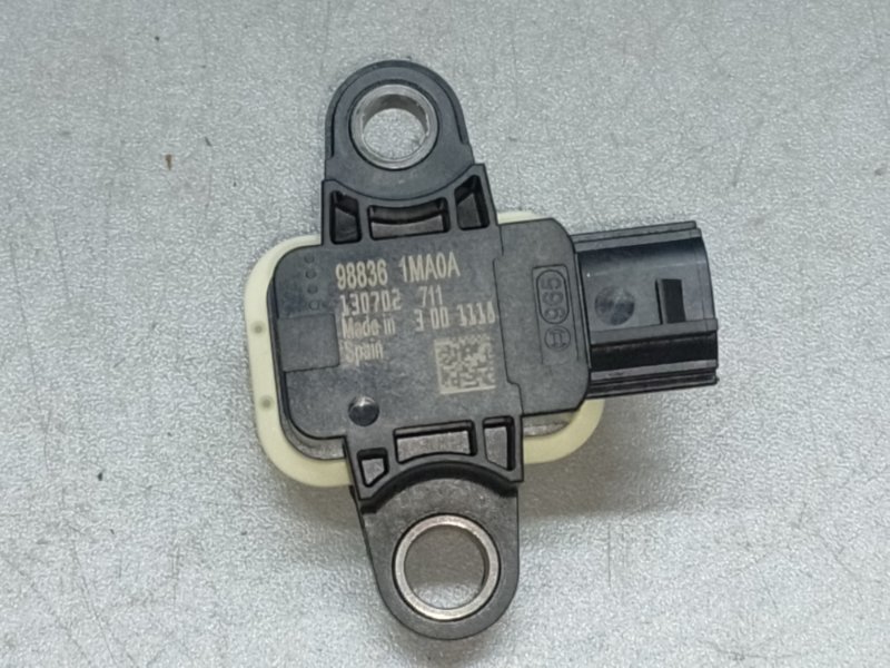 Датчик удара передний правый NISSAN PATHFINDER R52 12-21 2013 3.5 VQ35DE 98836-3JA8A Б/У