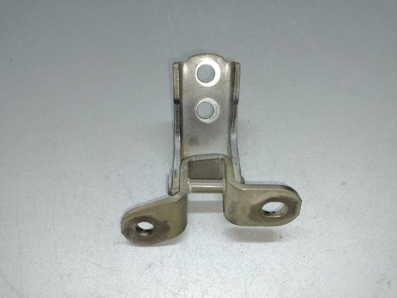 Запчасть петля двери верхняя передняя правая TOYOTA SIENNA 11-16 2012 3.5 2GR-FE 68710-02020 Б/У Петля двери верхняя передняя правая TOYOTA SIENNA 11-16 2012 3.5 2GR-FE 68710-02020 Б/У