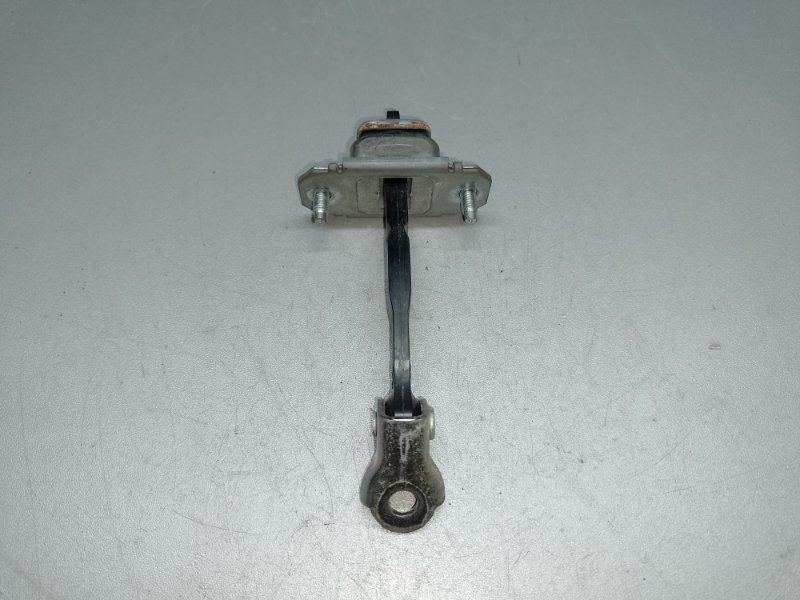 Запчасть ограничитель двери передний правый SUBARU IMPREZA 11-17 2012 GJ 2.0 FB20B 61124FJ000 Б/У Ограничитель двери передний правый SUBARU IMPREZA 11-17 2012 GJ 2.0 FB20B 61124FJ000 Б/У