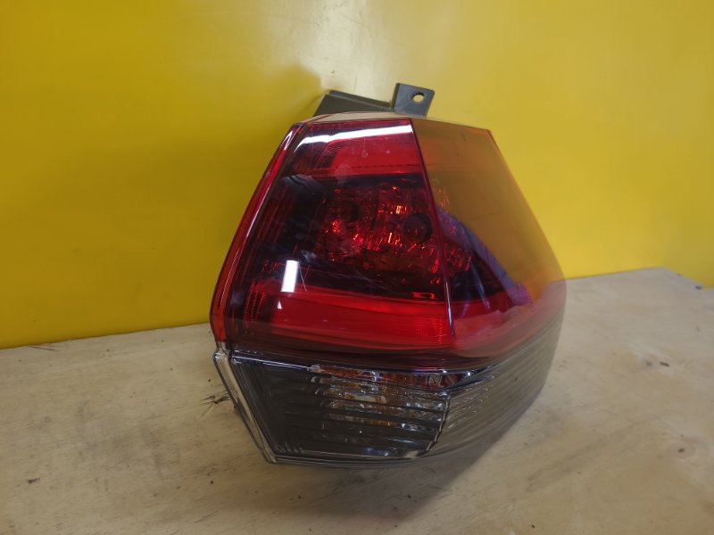 Фонарь наружный правый X-TRAIL/ROGUE T32 13-20