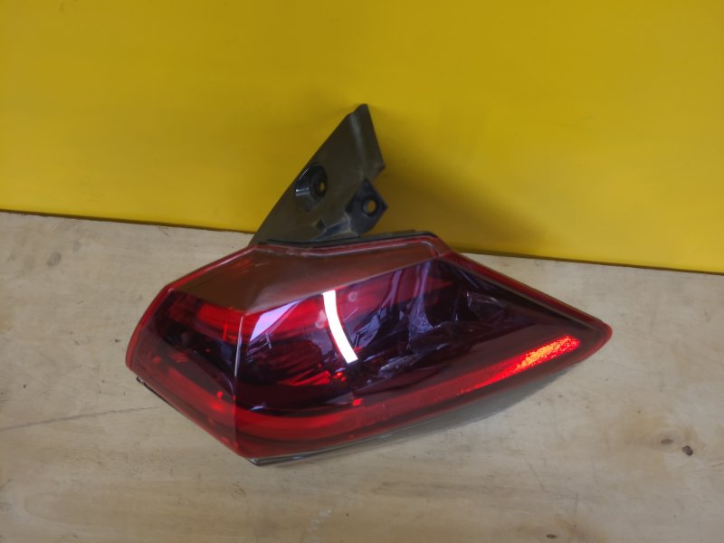 Фонарь наружный правый X-TRAIL/ROGUE T32 13-20