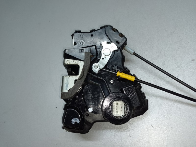 Замок двери передний правый SIENNA 11-16 2012 3.5 2GR-FE Замок двери передний правый SIENNA 11-16 2012 3.5 2GR-FE