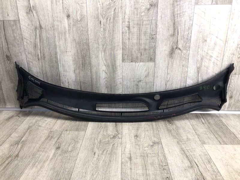 Пластик под лобовое стекло / Жабо FORD FIESTA 08-17 2017 1.6 C16HDEZ AE8Z-54018A16-A Б/У