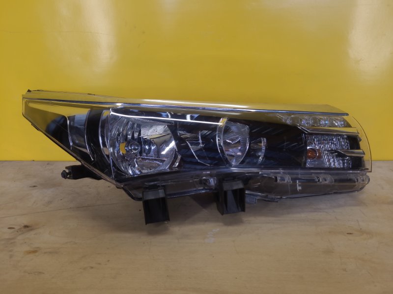 Фара правая TOYOTA COROLLA 12-19 E180 8113002E70 Б/У