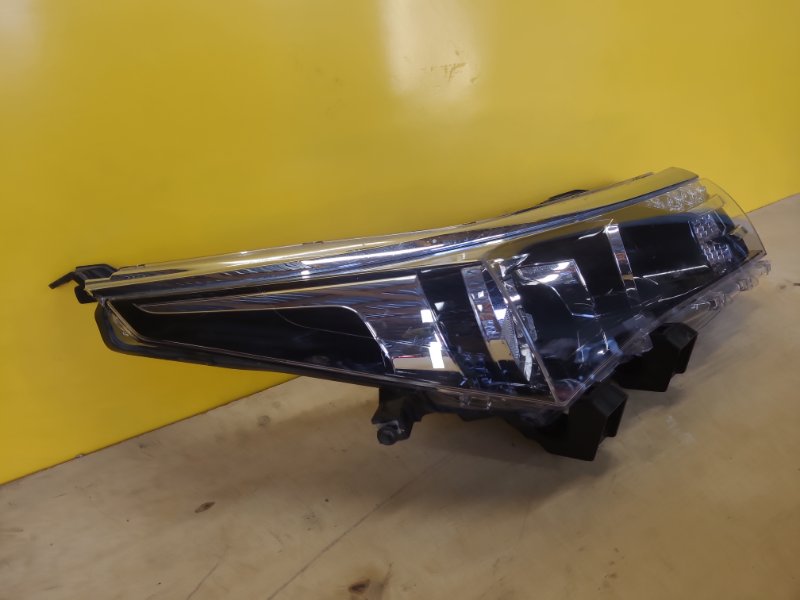 Фара правая TOYOTA COROLLA 12-19 E180