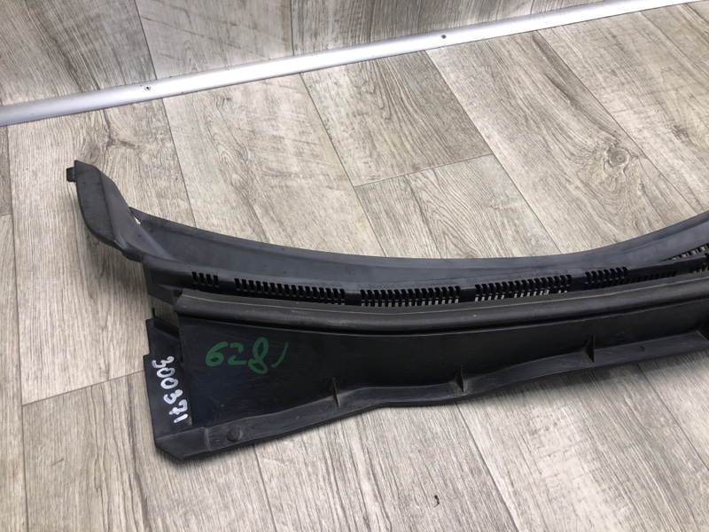 Пластик под лобовое стекло / Жабо OUTLANDER XL 05-13 2010 3.0 6B31