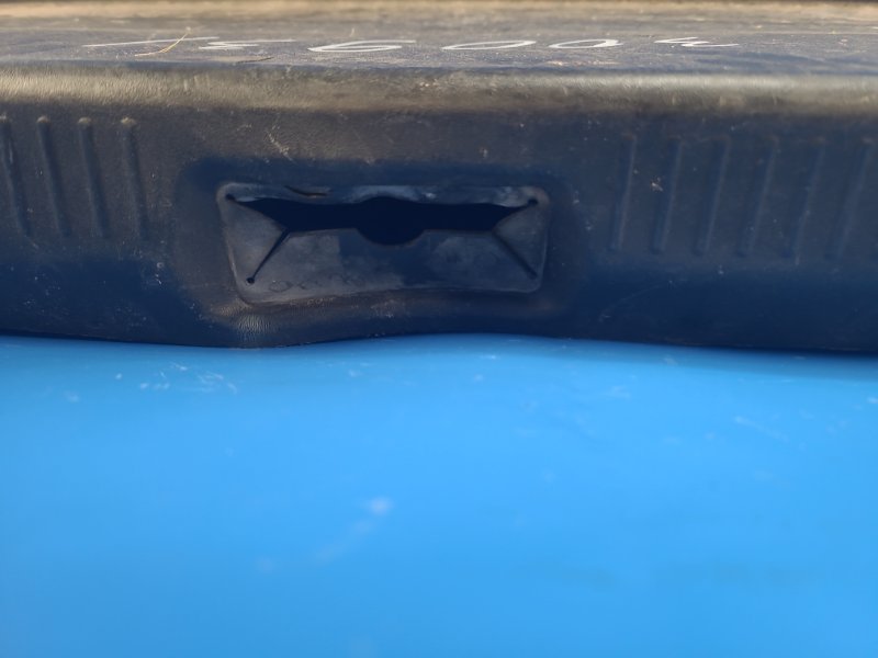 Накладка на порог багажника CAMRY 40 06-11 2007 3.5 2GR-FE