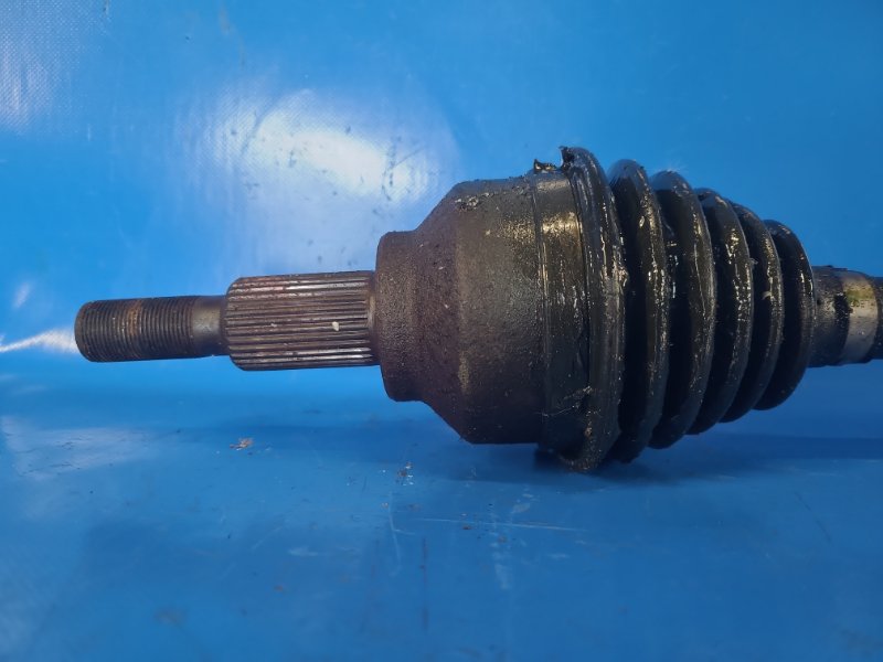 Привод передний правый 200 10-14 2012 2.4 ED3