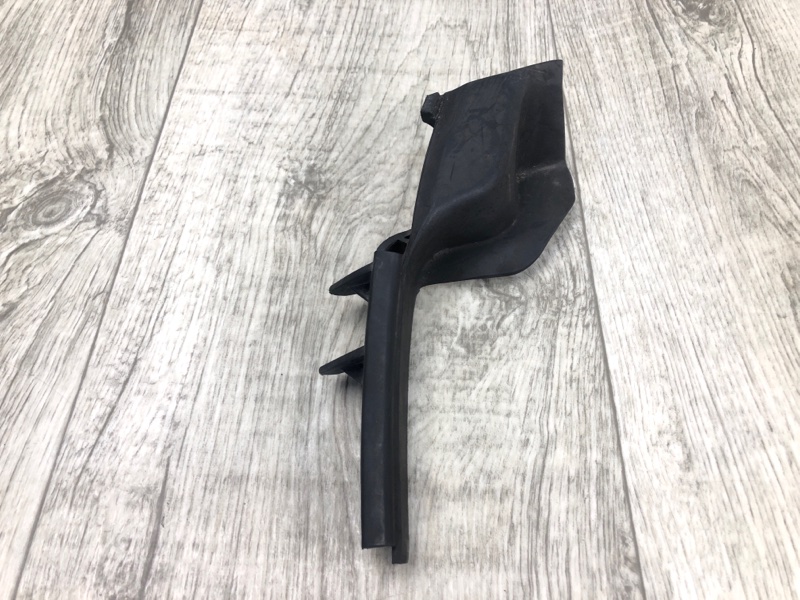 Пластик под лобовое стекло / Жабо левый VENZA 09-16 2009 3.5 2GR-FE