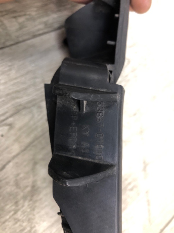 Пластик под лобовое стекло / Жабо левый VENZA 09-16 2009 3.5 2GR-FE