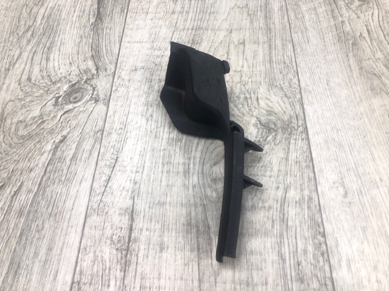 Пластик под лобовое стекло / Жабо правый VENZA 09-16 2009 3.5 2GR-FE