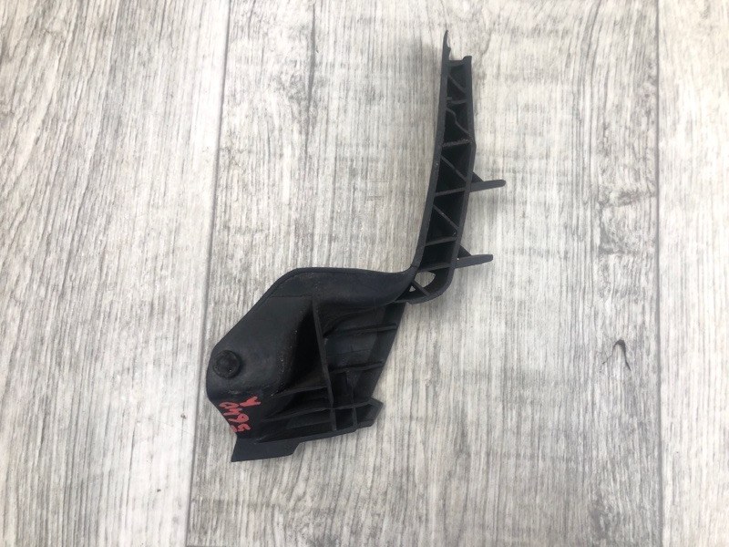 Пластик под лобовое стекло / Жабо правый VENZA 09-16 2009 3.5 2GR-FE
