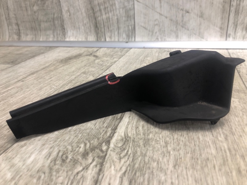 Пластик под лобовое стекло / Жабо левый VENZA 09-16 2009 3.5 2GR-FE