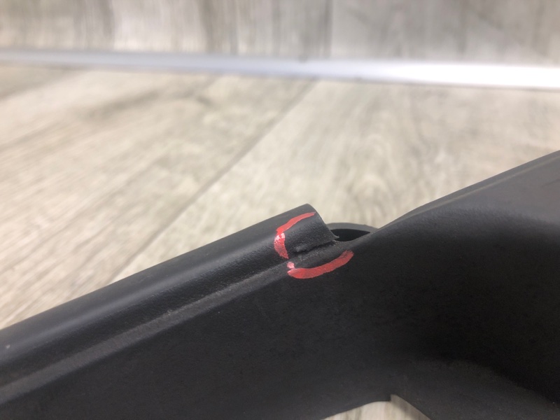 Пластик под лобовое стекло / Жабо левый VENZA 09-16 2009 3.5 2GR-FE