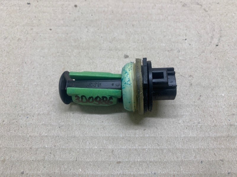 Датчик уровня бачка омывателя TOYOTA AVALON 05-12 2005 3.5 2GR-FE 85397-AA010 Б/У