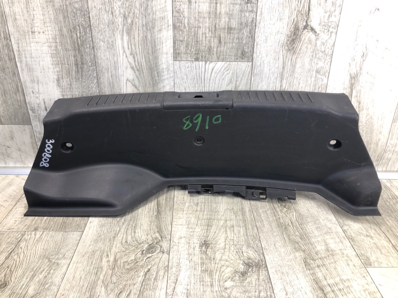 Запчасть накладка на порог багажника FORD FIESTA 08-17 2017 1.6 C16HDEZ BE8Z-5440374-AA Б/У Накладка на порог багажника FORD FIESTA 08-17 2017 1.6 C16HDEZ BE8Z-5440374-AA Б/У