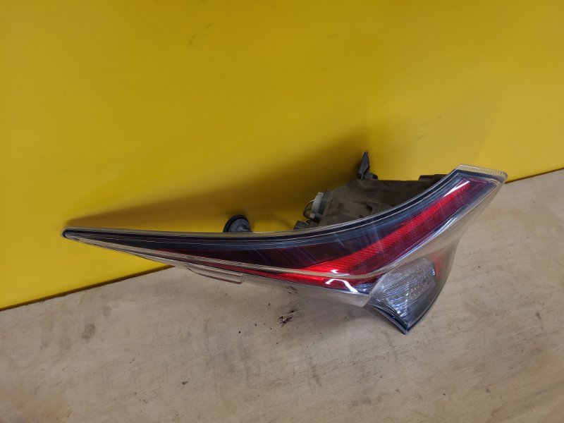 Фонарь наружный левый PRIUS 16- Фонарь наружный левый PRIUS 16-