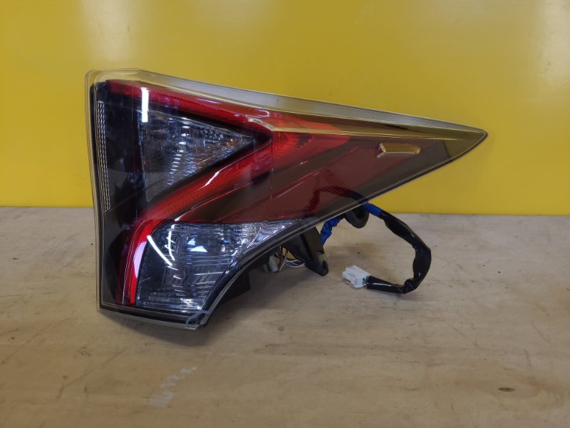 Запчасть фонарь наружный правый TOYOTA PRIUS 16- 8155147291 Б/У Фонарь наружный правый TOYOTA PRIUS 16- 8155147291 Б/У