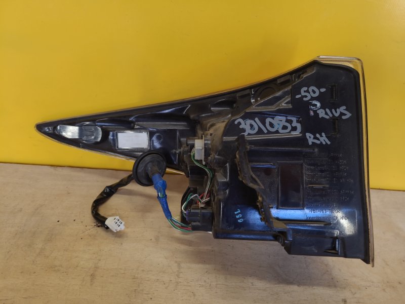 Фонарь наружный правый PRIUS 16- Фонарь наружный правый PRIUS 16-