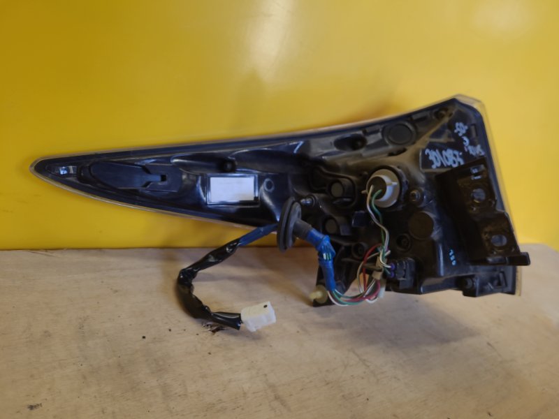 Фонарь наружный правый PRIUS 16- Фонарь наружный правый PRIUS 16-