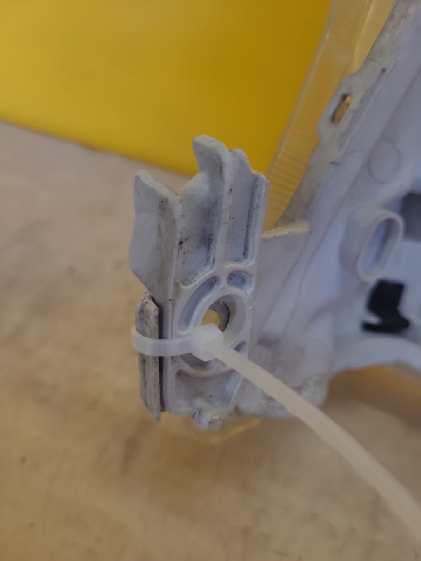 Указатель поворота передний правый LEAF 10-17