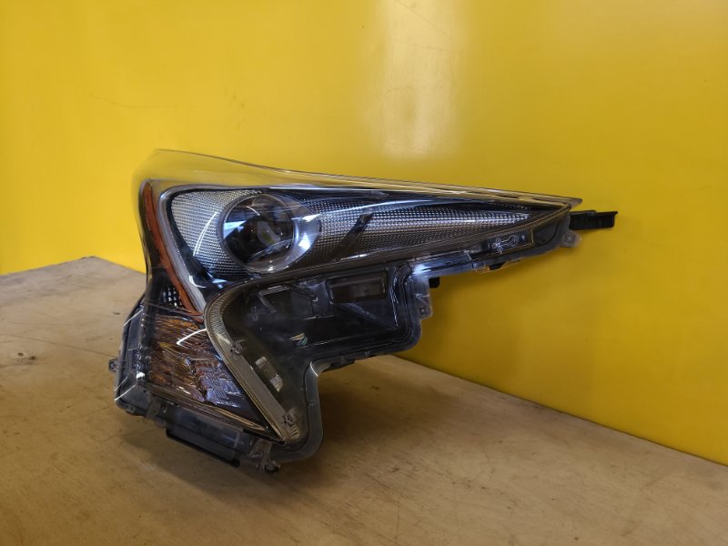 Фара правая PRIUS 16-