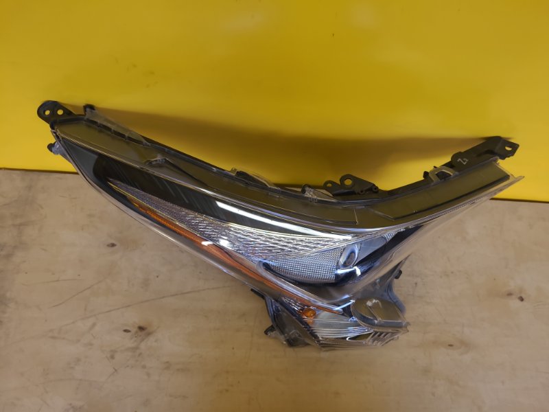 Фара правая PRIUS 16-