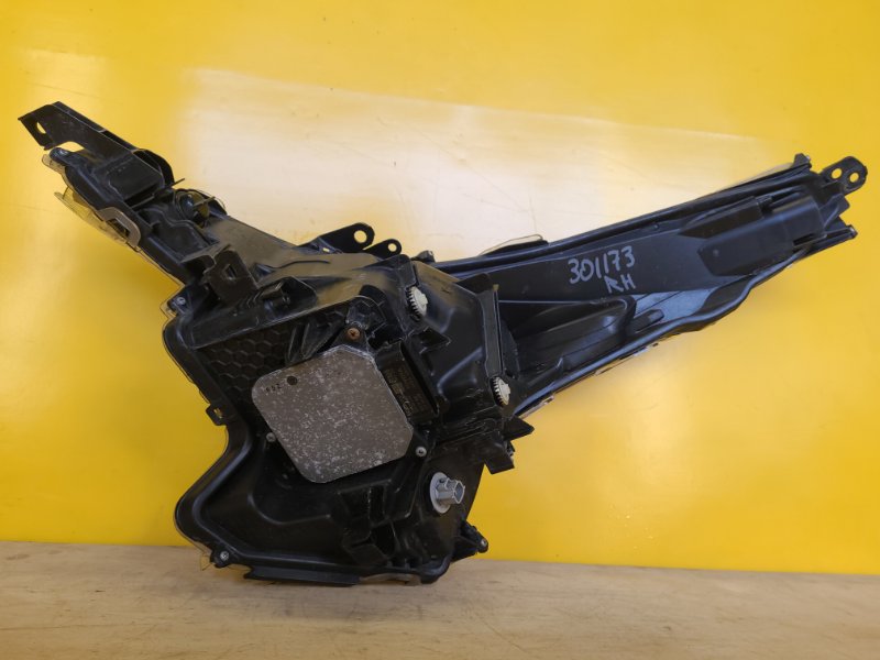 Фара правая PRIUS 16-