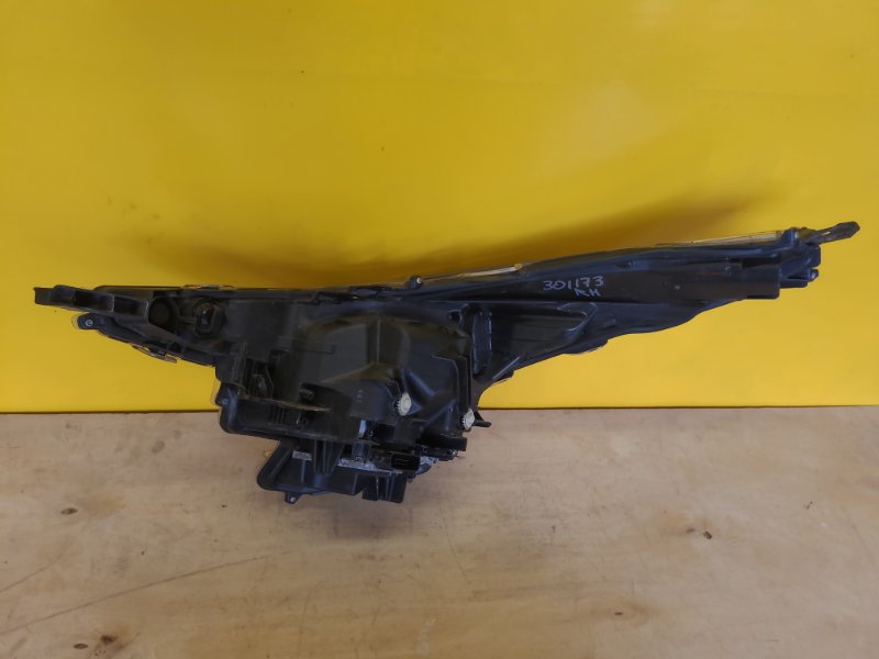 Фара правая PRIUS 16-