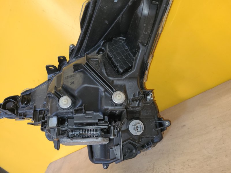 Фара правая PRIUS 16-