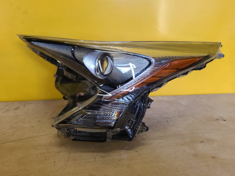 Фара левая TOYOTA PRIUS 16- 8118547700 Б/У