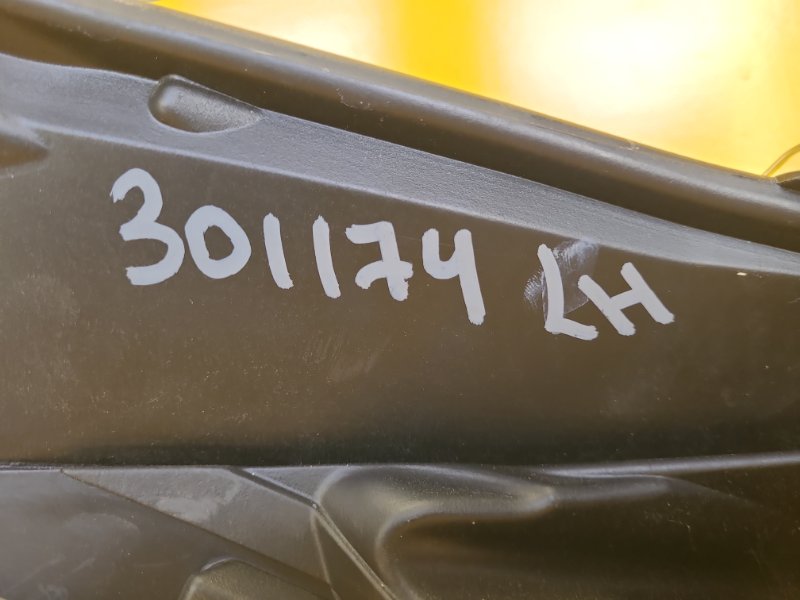 Фара левая PRIUS 16-