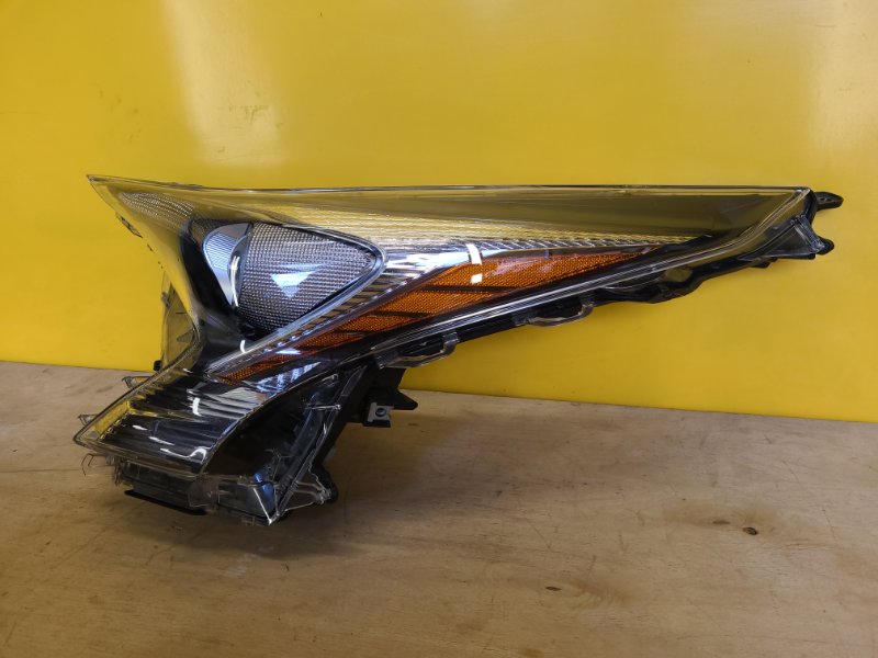 Фара левая TOYOTA PRIUS 16-