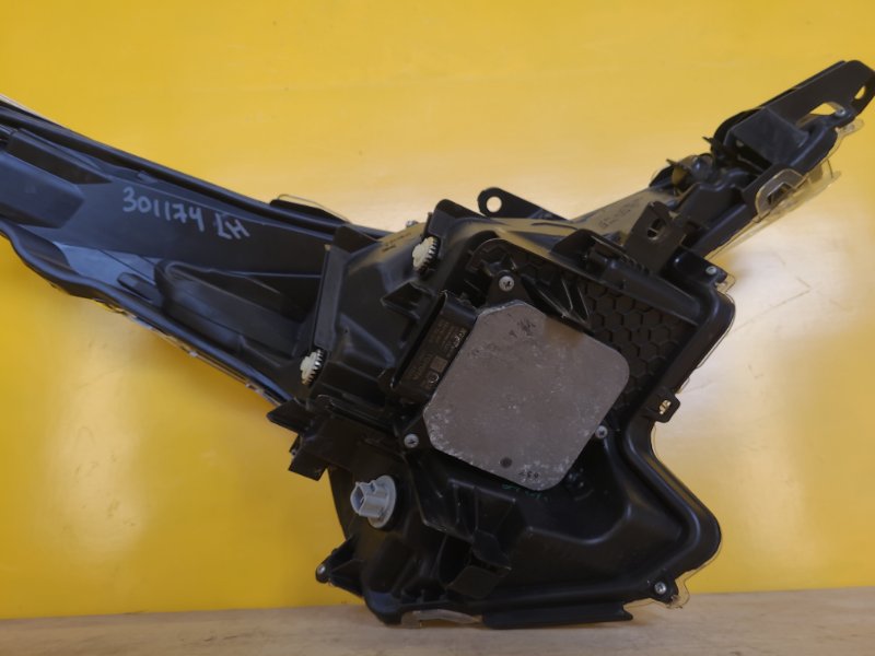 Фара левая PRIUS 16-