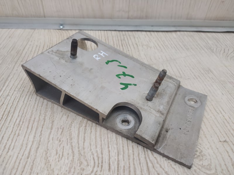 Кронштейн усилителя заднего бампера правый NISSAN PATHFINDER R52 12-21 2015 R52 3.5 VQ35DE 852103JA0A Б/У