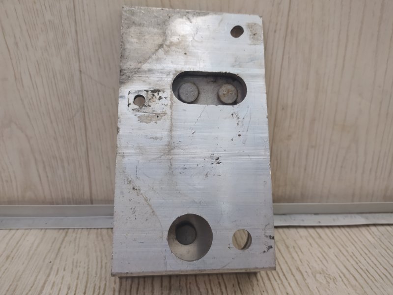 Кронштейн усилителя заднего бампера правый NISSAN PATHFINDER R52 12-21 R52 3.5 VQ35DE